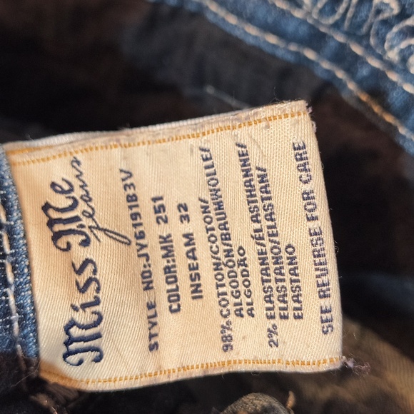 Women's Miss Me Sparkle Embellished Back Pocket Yolk Bootcut Jean 26 × 30 - Picture 8 of 15